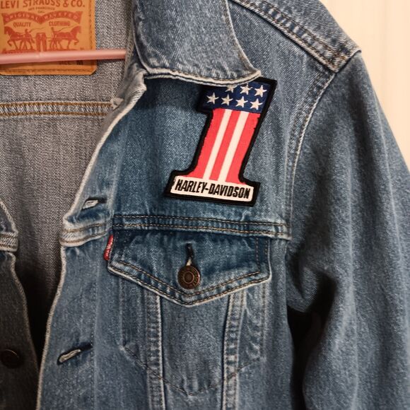 Levis Vintage Distressed Jean Jacket Mens Sz M Button Up Closure Harley Patch - Picture 2 of 12